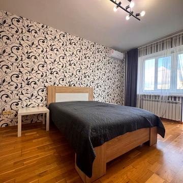 Героїв просп., 18