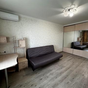 Анни Ахматової вул., 14-Б