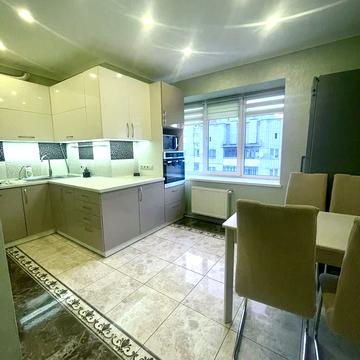 Володимира Вернадського вул., 42