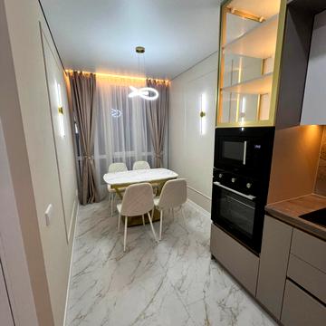 Романа Левицького вул., (Будинок 4)