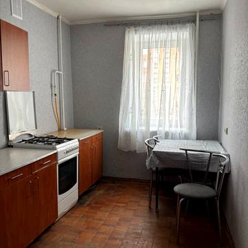 Леоніда Гусака вул. (Ракова), 2