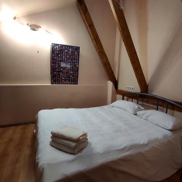 Бориса Грінченка вул., 2/1