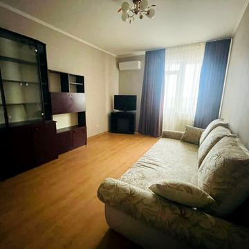 Кадетський Гай вул., 6