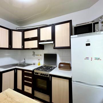 Хуторівка вул., 32