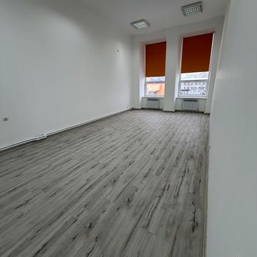 майдан Незалежності пл., 3