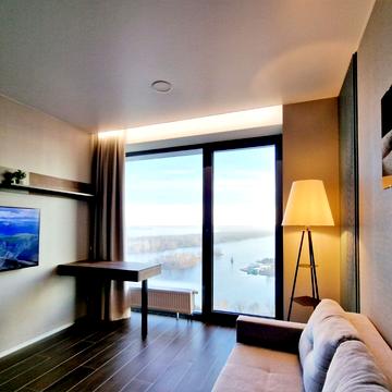 Набережна Перемоги вул., 7