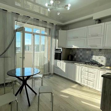 Угорська вул., 14е