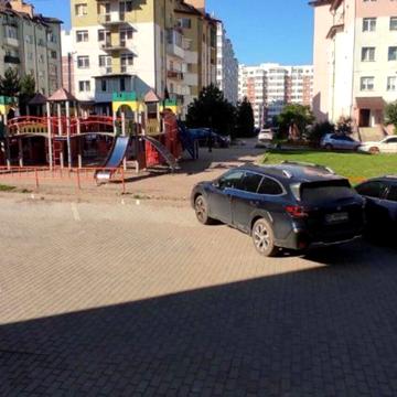 Винна Гора вул., 8