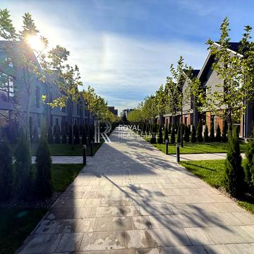 Євгена Патона вул., 15