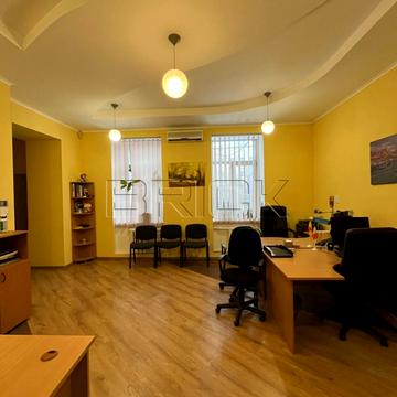 Притисько-Микільська вул., 2