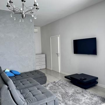 Академіка Філатова вул., 2/1