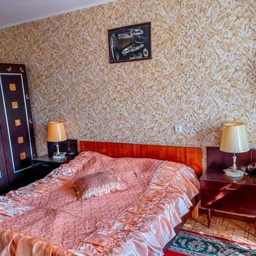 Індустріальний просп. (Фрунзе), 42