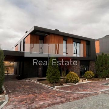 Центральна вул.