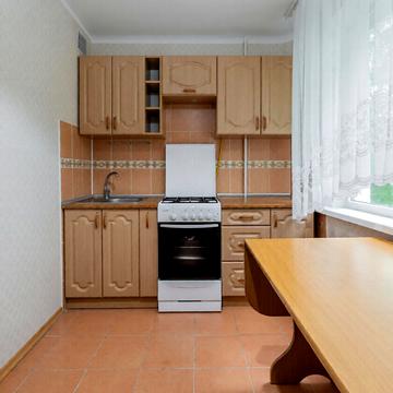 Леоніда Первомайського вул., 6