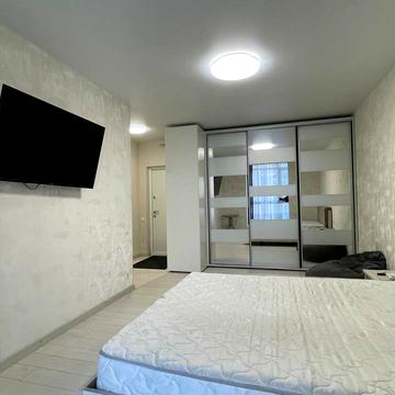 Набережна Перемоги вул., 42