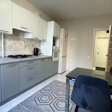 Набережна Перемоги вул., 42