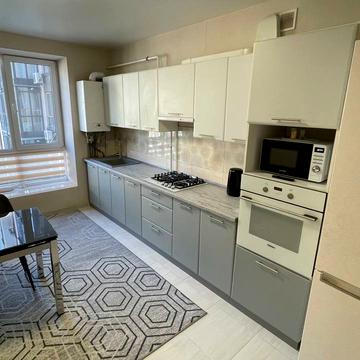 Набережна Перемоги вул., 42