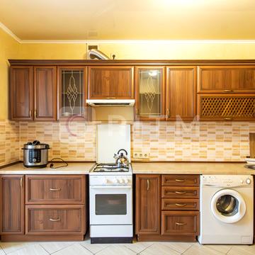 Євгена Коновальця вул., 110