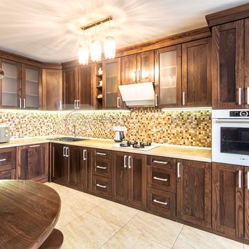 Андрія Мельника вул., (Будинок 4)