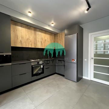 Хотинська вул., 12