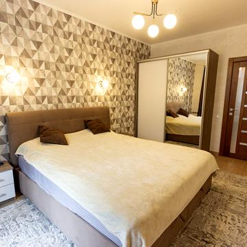 Угорська вул., 12