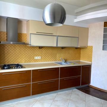 Парусна вул. (Героїв Сталінграду), 1г