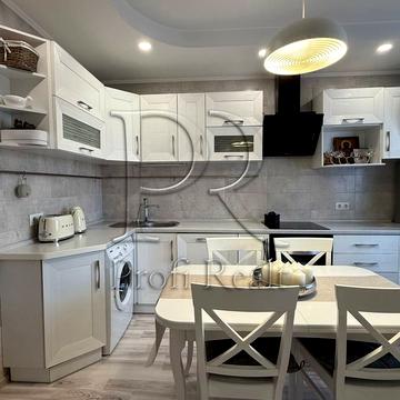 Вячеслава Чорновола вул., 27