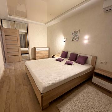 Набережна Перемоги вул., 62