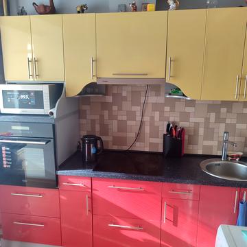 Металургів вул., 72