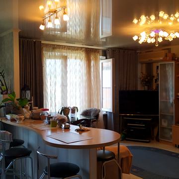 Академіка Корольова вул., 102