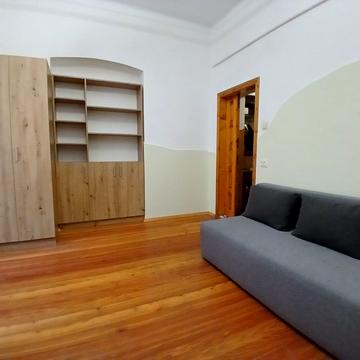 Кирила і Мефодія вул., 21