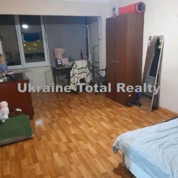 Академіка Булаховського вул., 28-Б