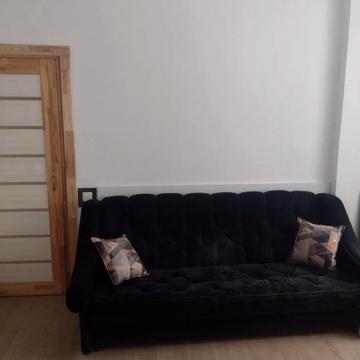 Угорська вул., 12