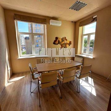 Олександра Кониського вул., 82