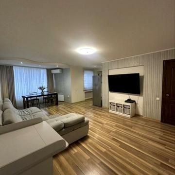 Льва Ландау просп. (50-річчя СРСР), 16