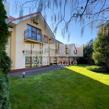 Центральна вул.