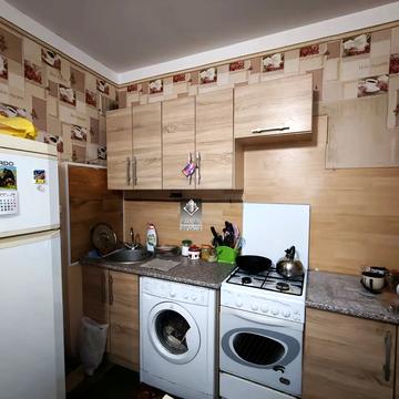 Лахтинська вул., 11а