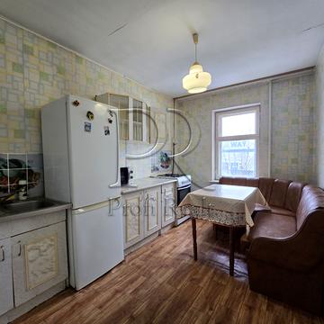 Архітектора Вербицького вул., 4