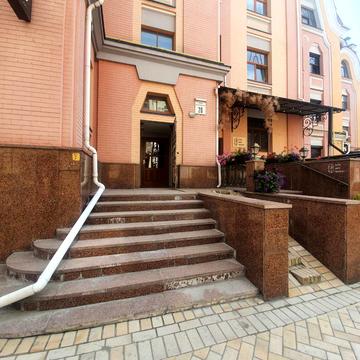 Воздвиженська вул., 20