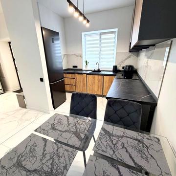 Центральна вул.