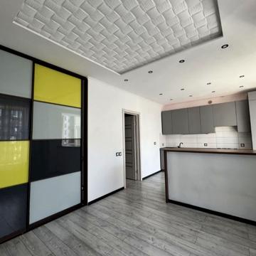 Героїв Небесної Сотні просп., 18/8