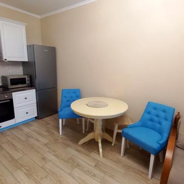 Європейського Союзу просп. (Правди), 45-А