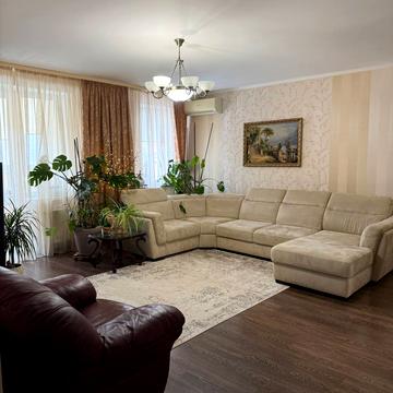 Зодчих вул., 5