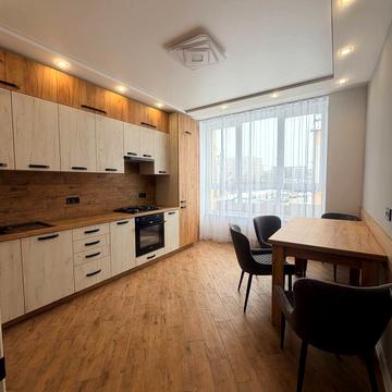 Героїв Майдану вул., 2