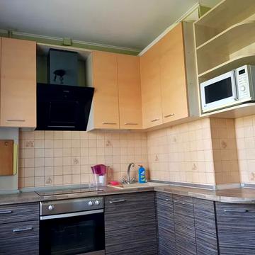 Райдужна вул., 4