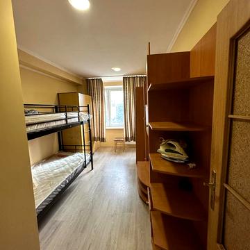 Коритнянська вул., 4