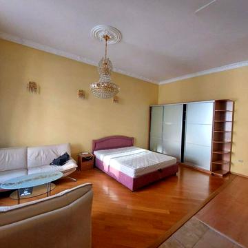 Тарасівська вул., 23/25