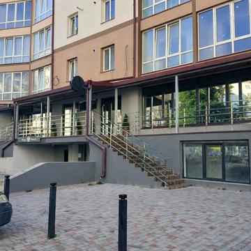 Яблунева вул., 1/2