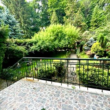 Генерала Дмитра Грицая вул. (), 6