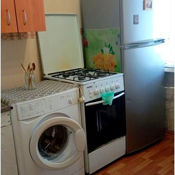 Ньютона вул., 121а